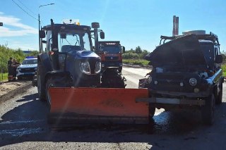 ДТП в Талагах: столкновение с участием синего трактора и УАЗ