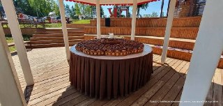 В Архангельской области испекли гигантский каравай диаметром 2 метра